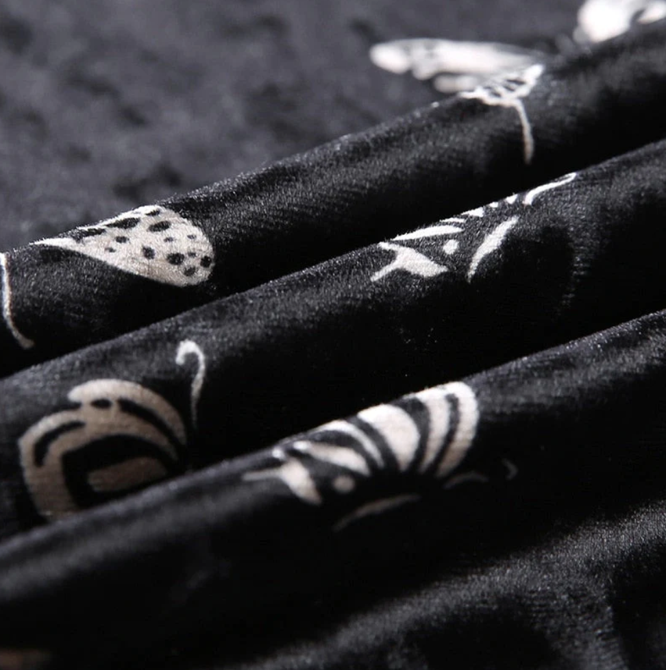 ROBE GOTHIQUE COURTE NOIRE AVEC PAPILLONS