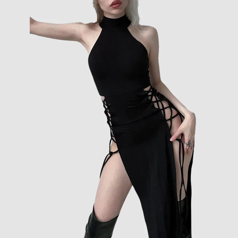 Dunkles Gothic-Kleid mit Ausschnitt