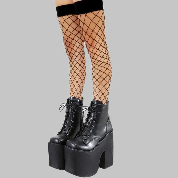 Hohe, kurze Gothic-Stiefel