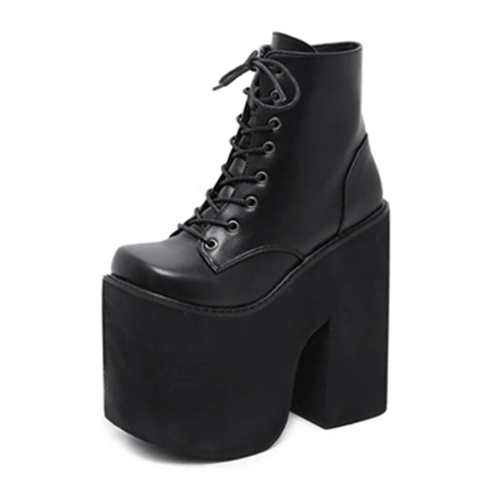 Hohe, kurze Gothic-Stiefel