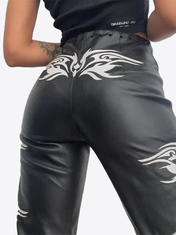 PANTALON GOTHIQUE EN CUIR ÉCOLOGIQUE DANS UN STYLE URBAIN
