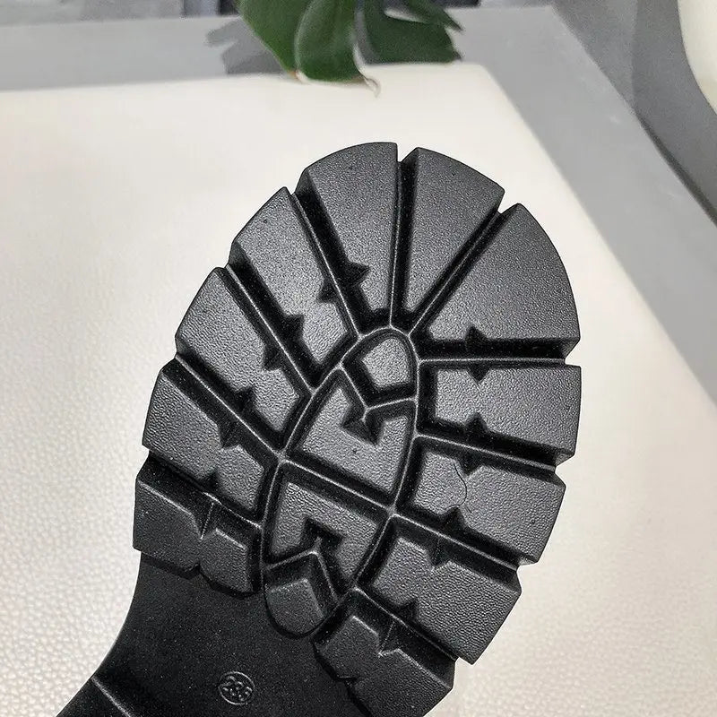 Schwarze Pumps im japanischen Stil