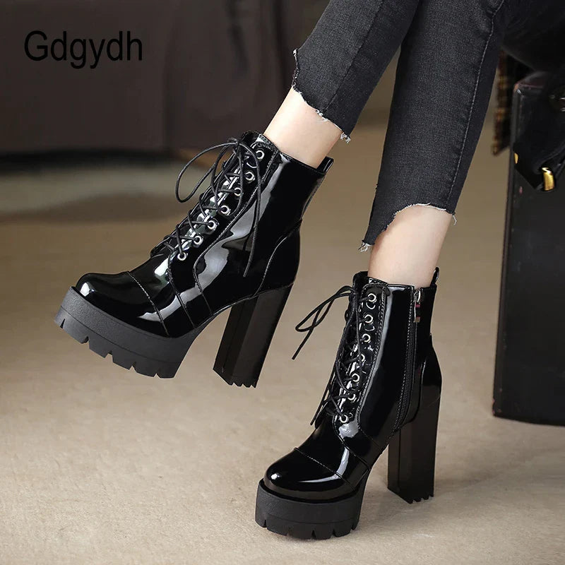 Hohe Gothic-Stiefel