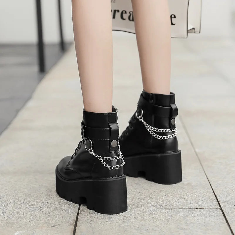 CHAUSSURES GOTHIQUES EN CUIR ÉCOLOGIQUE NOIR AVEC CHAÎNE