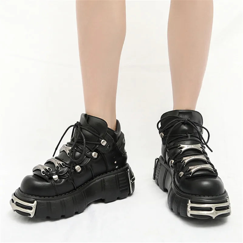 GOTISCHE SCHUHE AUF PLATTFORM MIT METALLVERSTÄRKUNG 6 CM