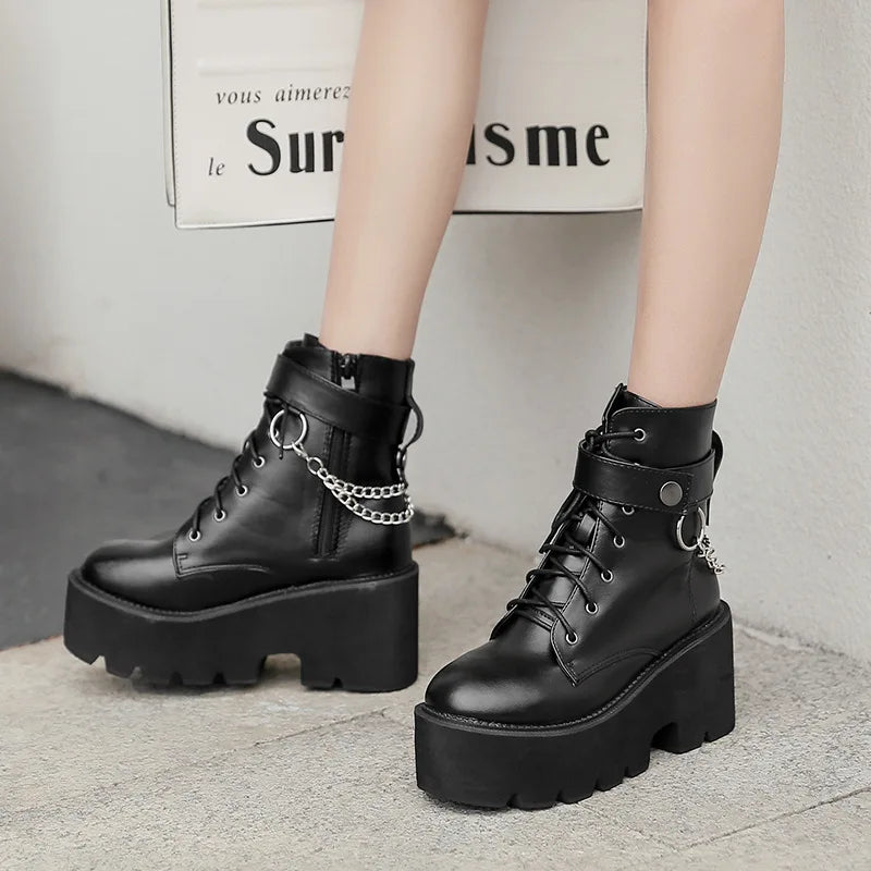 CHAUSSURES GOTHIQUES EN CUIR ÉCOLOGIQUE NOIR AVEC CHAÎNE