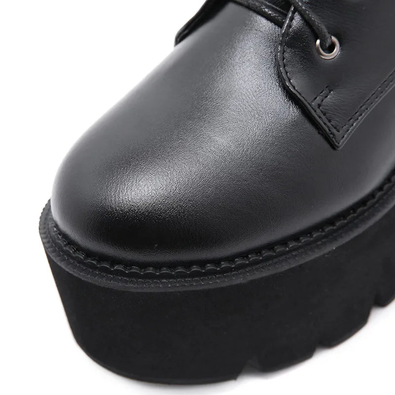 CHAUSSURES GOTHIQUES EN CUIR ÉCOLOGIQUE NOIR AVEC CHAÎNE