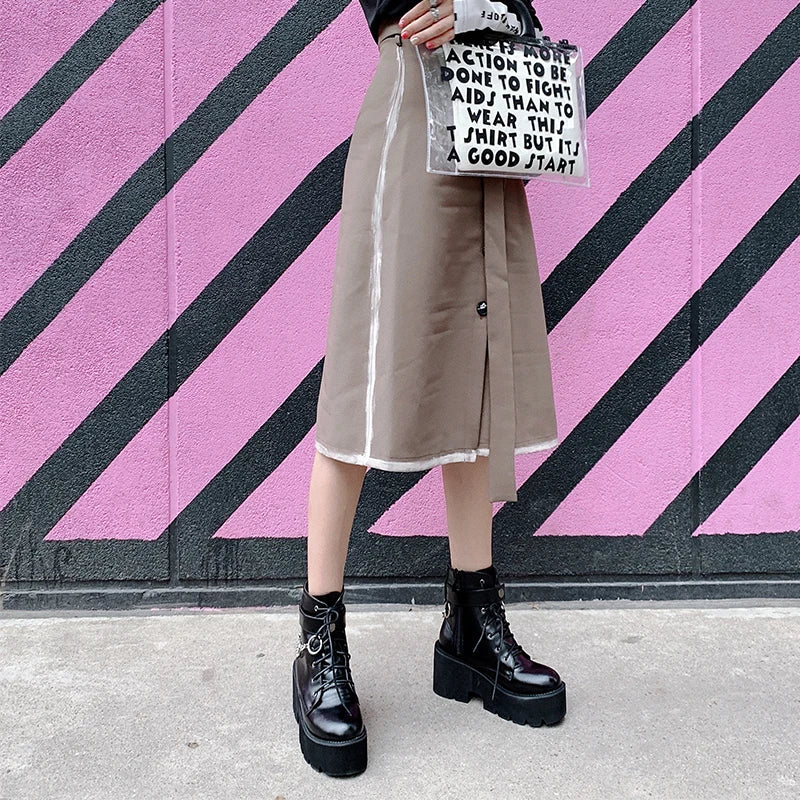 CHAUSSURES GOTHIQUES EN CUIR ÉCOLOGIQUE NOIR AVEC CHAÎNE