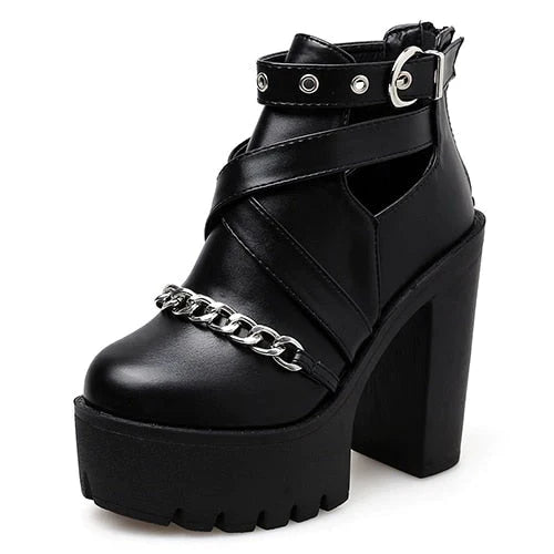 GOTISCHE SCHUHE MIT ABSATZ