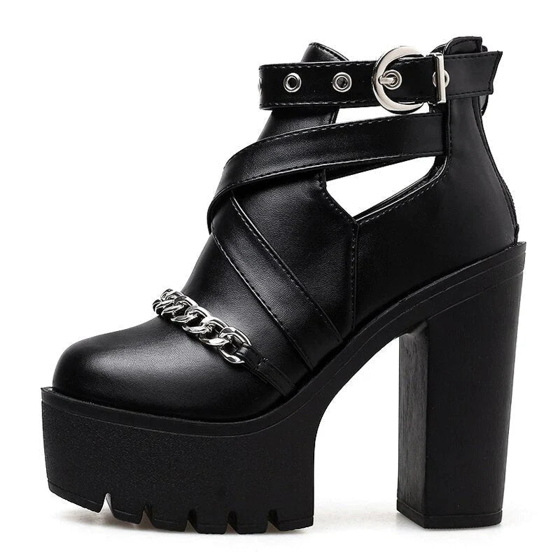 GOTISCHE SCHUHE MIT ABSATZ