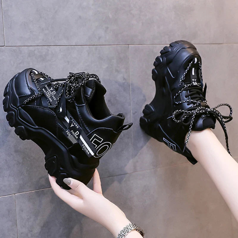 GOTHIC-SCHUHE AUF DER EGIRL-PLATTFORM