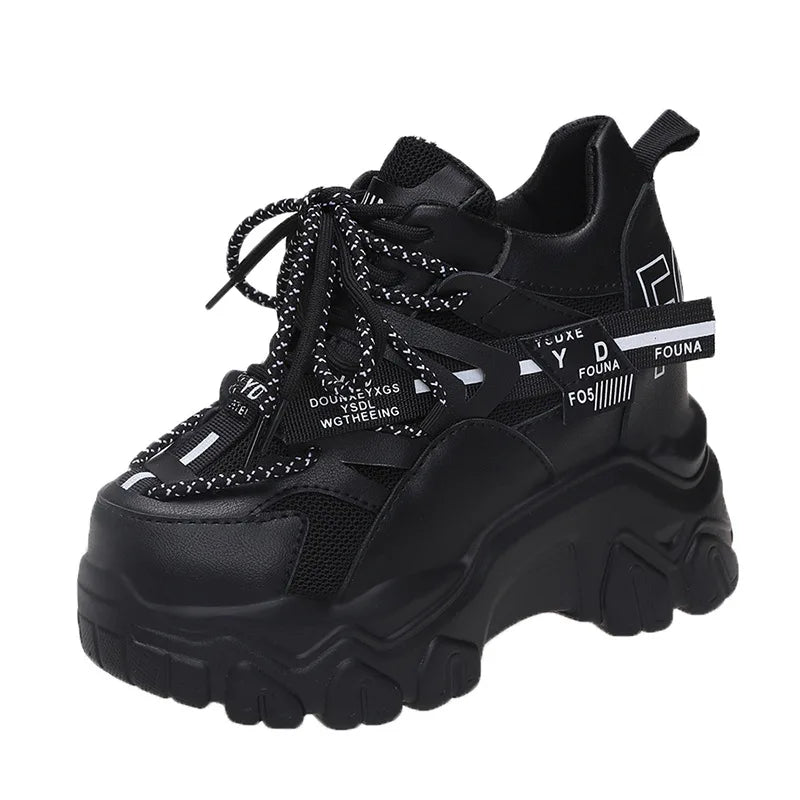 GOTHIC-SCHUHE AUF DER EGIRL-PLATTFORM
