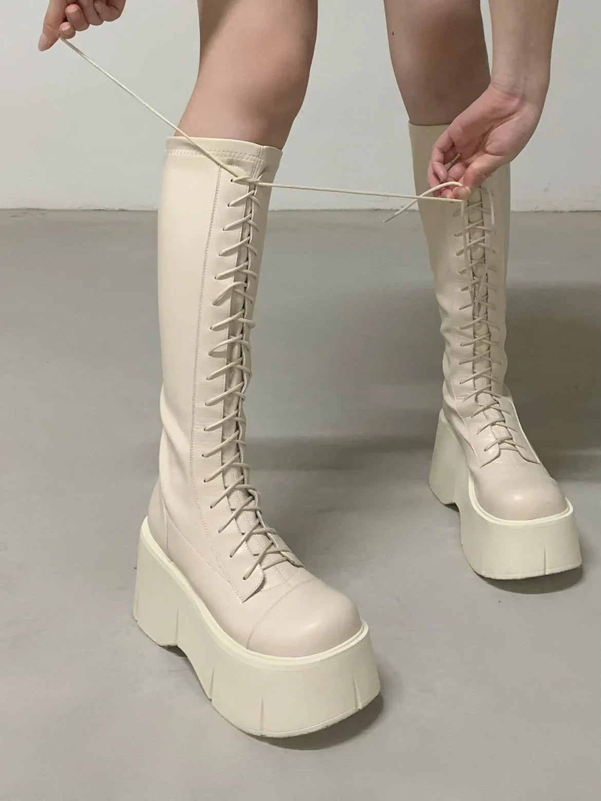 Bottes moto à lacets blanches