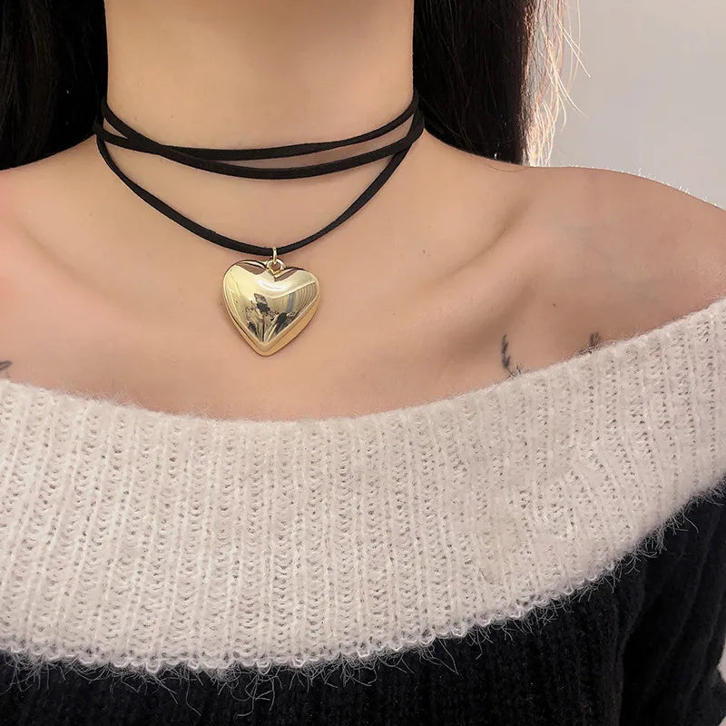 Collier gothique avec motif cœur en acier inoxydable