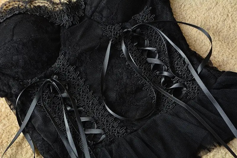 Corset gothique court soulignant la taille