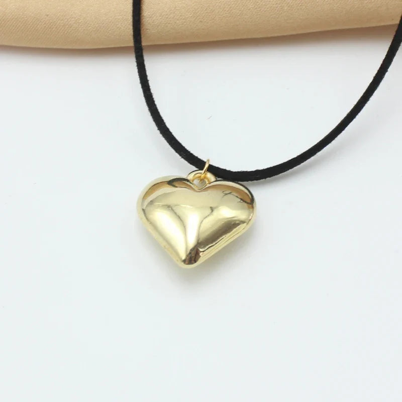 Collier gothique avec motif cœur en acier inoxydable