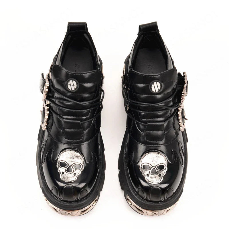 Chaussures gothiques avec motif tête de mort