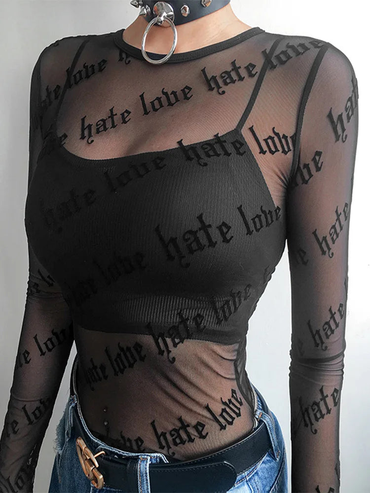 Top transparent avec motif "haine amour"