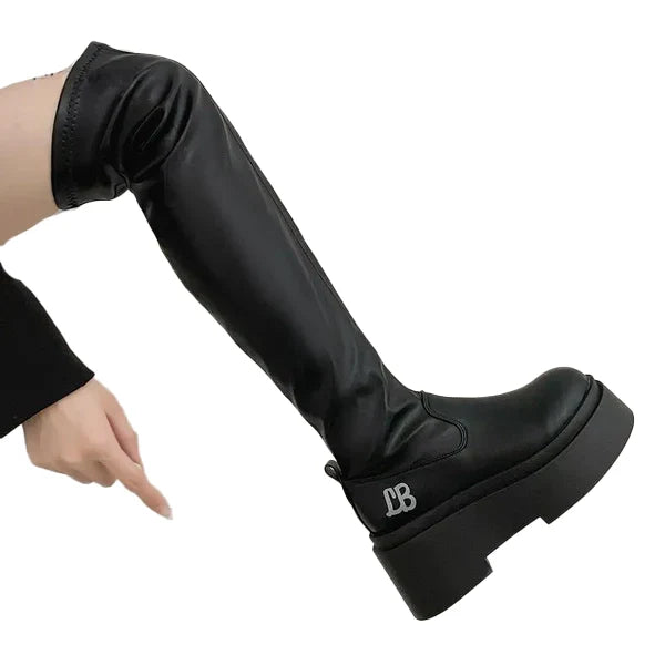 Bottines gothiques au dessus de la cheville