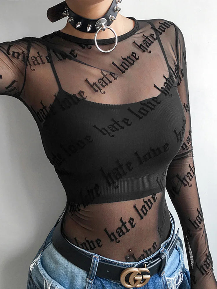 Top transparent avec motif "haine amour"
