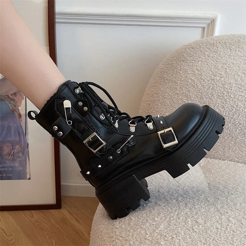 Chaussures gothiques à boucles