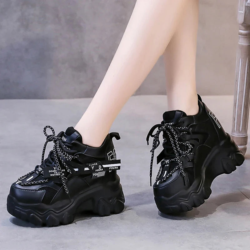 GOTHIC-SCHUHE AUF DER EGIRL-PLATTFORM