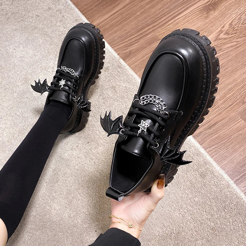 Gothic-Schuhe auf dicker Plateausohle