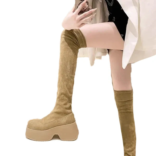 Bottes de moto gothiques jusqu'aux genoux