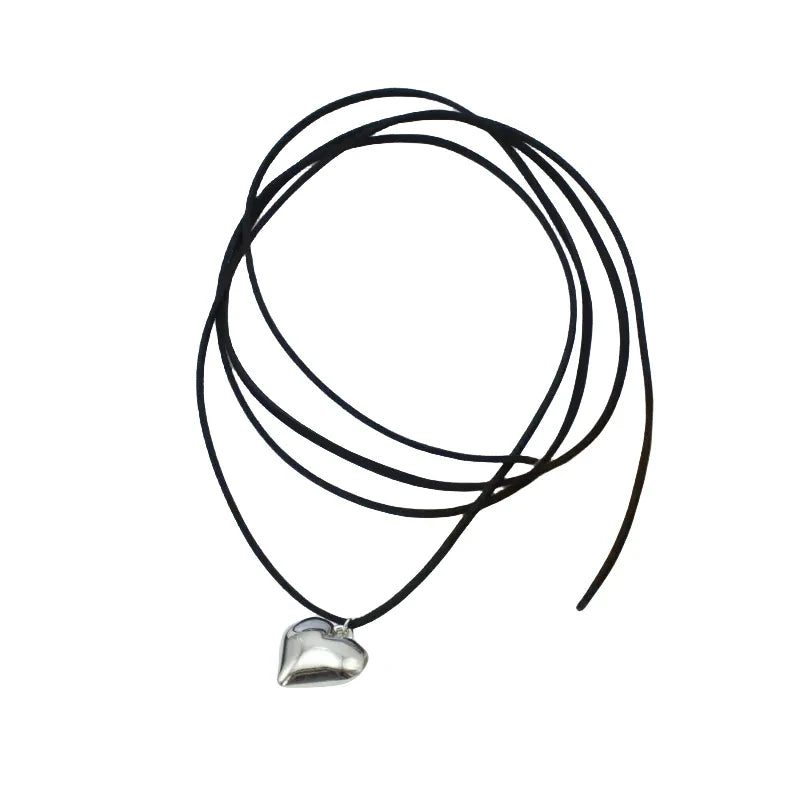 Collier gothique avec motif cœur en acier inoxydable