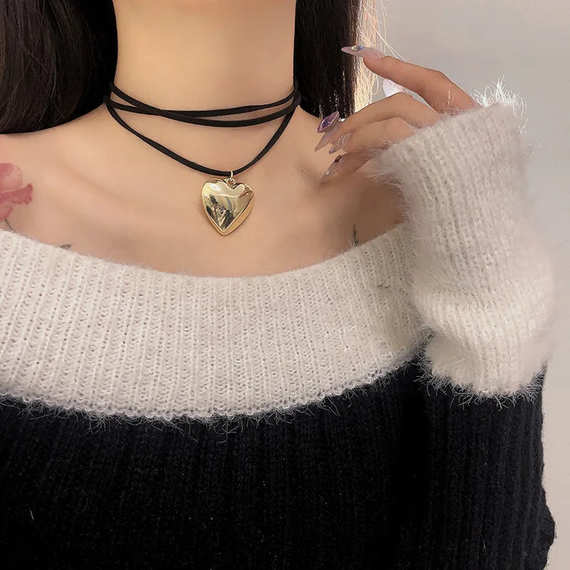 Collier gothique avec motif cœur en acier inoxydable