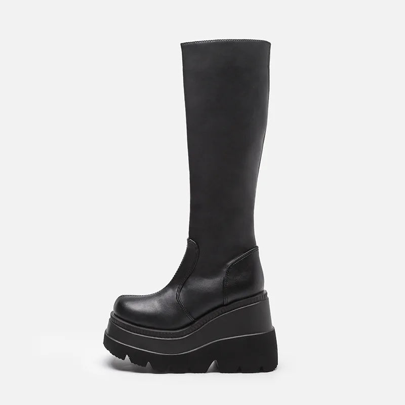 Schwarze Winterstiefel mit hoher Plateausohle und Reißverschluss – glänzend