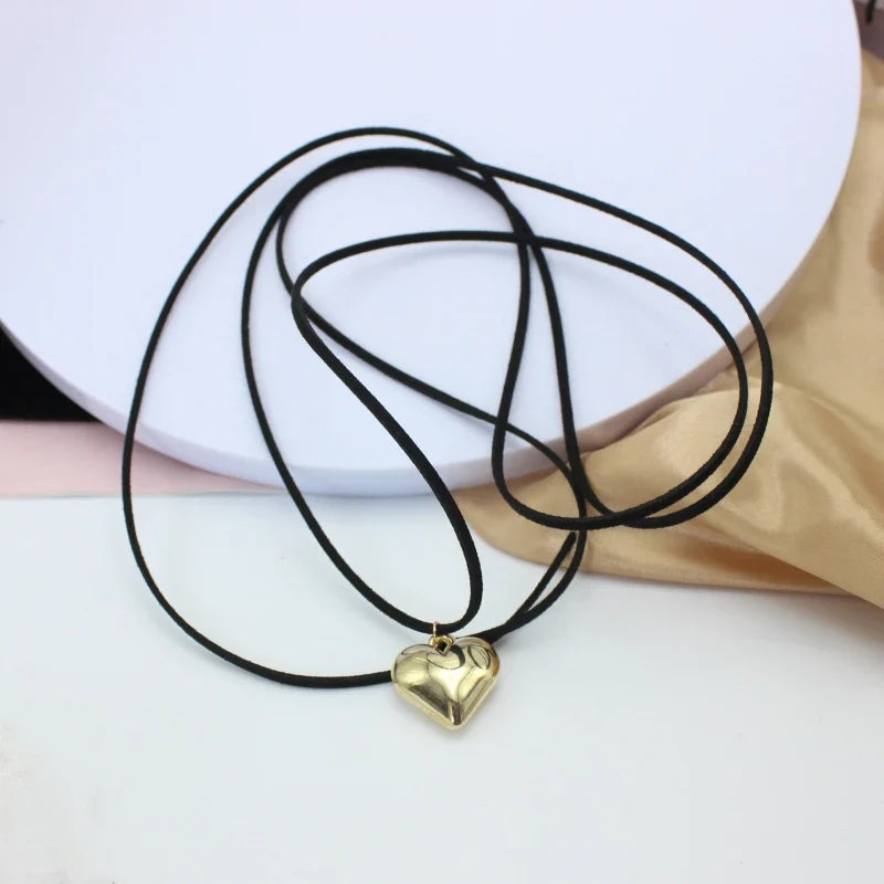 Collier gothique avec motif cœur en acier inoxydable