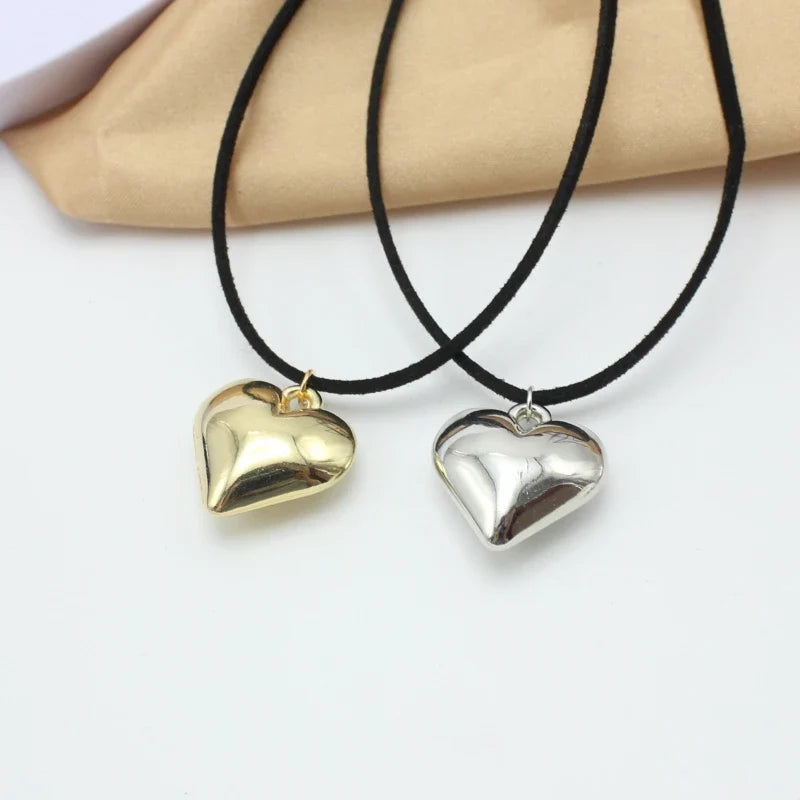 Collier gothique avec motif cœur en acier inoxydable