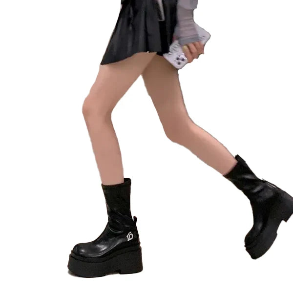 Gothic-Stiefel oberhalb des Knöchels