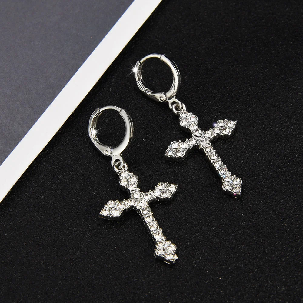 Boucles d'oreilles gothiques en cristal avec motif croix