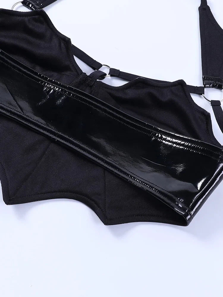 Gothic-Kurztop in Form einer Fledermaus