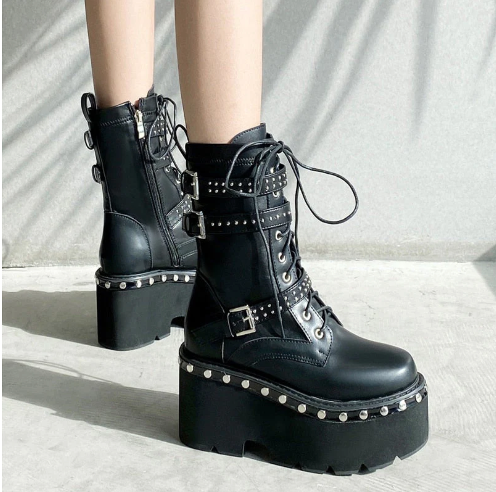 HOHE LEDERSCHUHE FÜR DAMEN