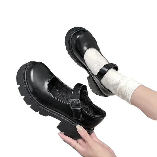 Schwarze Pumps im japanischen Stil