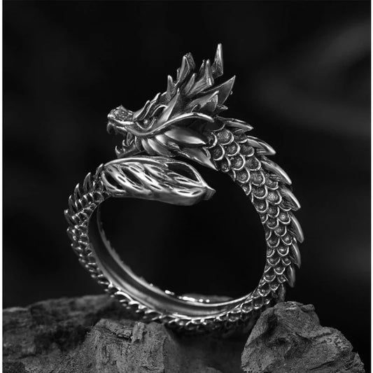 Bague gothique avec motif dragon